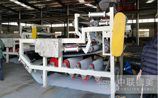 烟囱煤灰用的带式压滤机